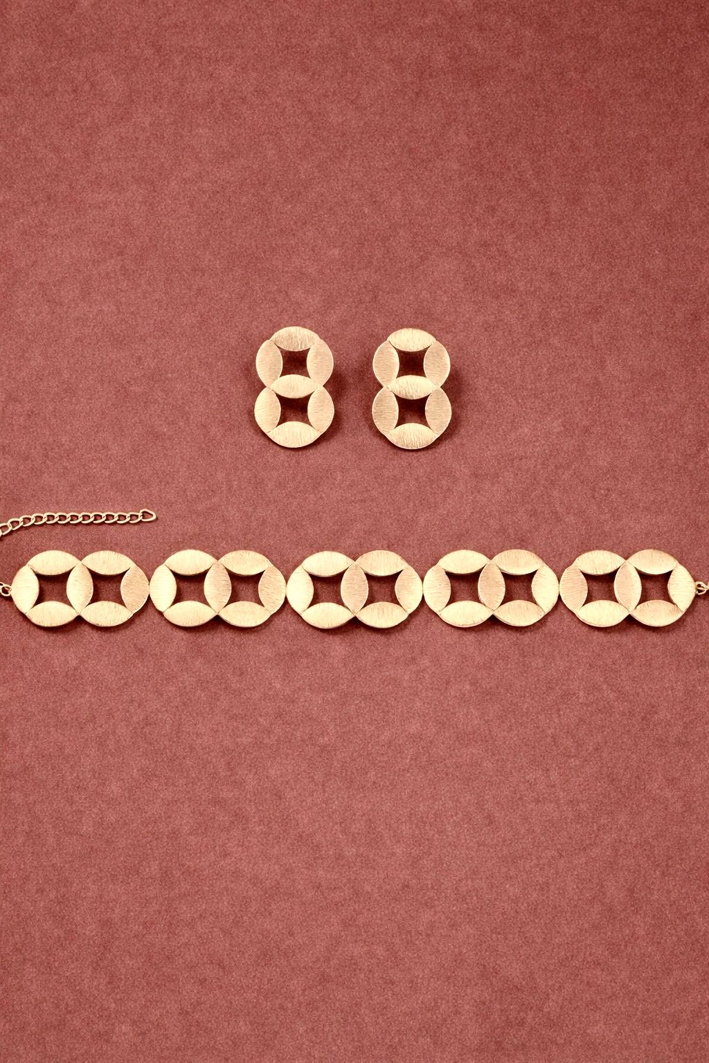 Inverted diamond choker